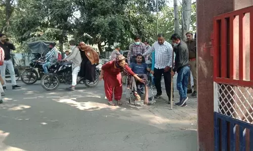 यूपी पुलिस का लाचार सिपाही यूपी पुलिस का लाचार सिपाही
