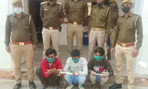 इटावा पुलिस ने अवैध रूप से पटाखा बेचने वालों को लाखों रूपये के पटाखों समेत तीन अभियुक्तों को किया गिरफ्तार इटावा पुलिस ने अवैध रूप से पटाखा बेचने वालों को लाखों रूपये के पटाखों समेत तीन अभियुक्तों को किया गिरफ्तार