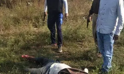 मेरठ में पुलिस की मुठभेड़, एक गौकश को लगी गोली मेरठ में पुलिस की मुठभेड़, एक गौकश को लगी गोली