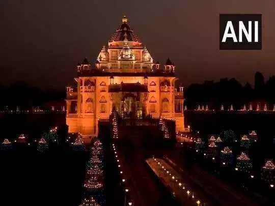 राम मंदिर से लेकर अक्षरधाम तक देश में ऐसे मनाई जा रही दिवाली