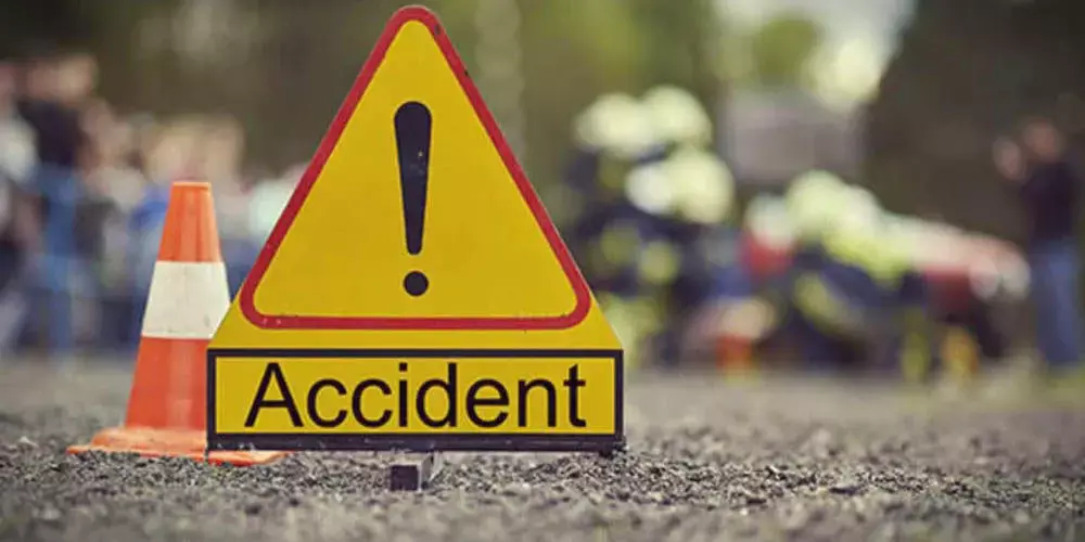 जौनपुर में भीषण सड़क हादसा, 3 की मौत 4 घायल जौनपुर में भीषण सड़क हादसा, 3 की मौत 4 घायल