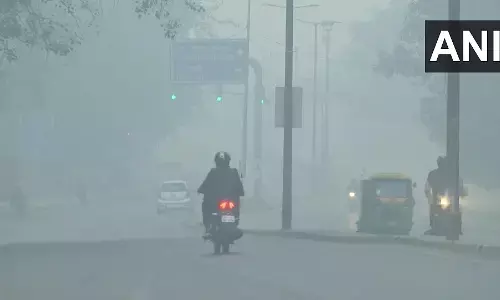 Air Pollution: दिल्ली-NCR में दिवाली पर पटाखा बैन की निकली हवा, चार साल के सबसे गंभीर स्तर पर AQI Air Pollution: दिल्ली-NCR में दिवाली पर पटाखा बैन की निकली हवा, चार साल के सबसे गंभीर स्तर पर AQI