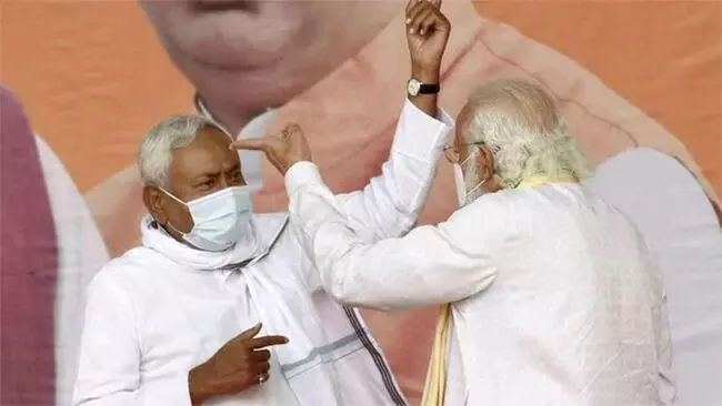 कैसे मोदी ने बिहार चुनाव में नीतीश को निपटाने के चक्कर में तेजस्वी और चिराग को नेता बना दिया कैसे मोदी ने बिहार चुनाव में नीतीश को निपटाने के चक्कर में तेजस्वी और चिराग को नेता बना दिया