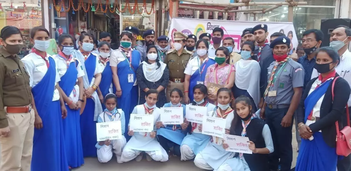 सुल्तानपुर में मिशन शक्ति को लेकर किया नुक्कड़ नाटक सुल्तानपुर में मिशन शक्ति को लेकर किया नुक्कड़ नाटक