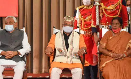 बिहार में विभागों का बंटवारा, नीतीश ने अपने पास रखा गृह मंत्रालय, तारकिशोर को वित्त का जिम्मा, देखिये- किसे क्या मिला