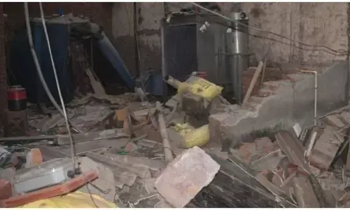मेरठ: तेज धमाके के साथ सिलिंडर में विस्फोट, इमारत ढहने से 7 लोग मलबे में दबे, दो की मौत