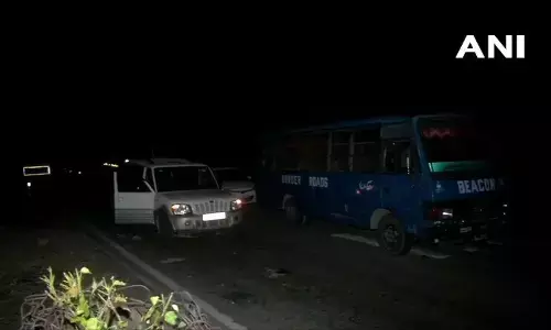 J-K: ट्रक से आ रहे आतंकियों से नगरोटा में मुठभेड़, सेना ने 4 को मार गिराया, हाइवे बंद J-K: ट्रक से आ रहे आतंकियों से नगरोटा में मुठभेड़, सेना ने 4 को मार गिराया, हाइवे बंद