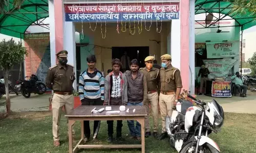 इटावा पुलिस ने किया चोरी करने वाले गेंग का पर्दाफास, तीन आरोपियों को लूट के सामान और चोरी की बाइक समेत दबोचा इटावा पुलिस ने किया चोरी करने वाले गेंग का पर्दाफास, तीन आरोपियों को लूट के सामान और चोरी की बाइक समेत दबोचा