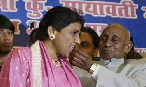 राजनीत की मंझधार में फंसी मायावती का राजनीतिक वारिस कौन बनेगा? राजनीत की मंझधार में फंसी मायावती का राजनीतिक वारिस कौन बनेगा?