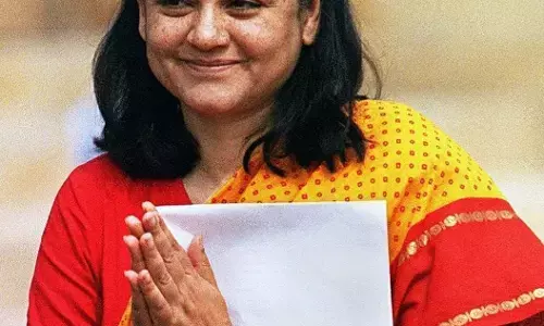 सुल्तानपुर सांसद मेनका गांधी ने बैंक में खातेदारों का पास-बुक न प्रिंट न किये जाने दिखाई नारजगी सुल्तानपुर सांसद मेनका गांधी ने बैंक में खातेदारों का पास-बुक न प्रिंट न किये जाने दिखाई नारजगी