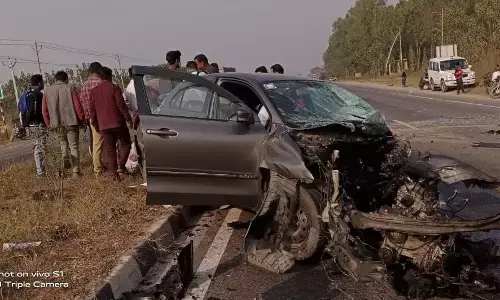 सहारनपुर में कार में पंचर होने से कार के उड़े परखच्चे, बाल-बाल बचा चालक