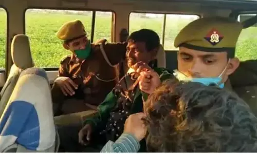 UP : हमीरपुर में शराब के नशे में पिता ने बेटी को मौत के घाट उतारा, आरोपी पिता अरेस्ट UP : हमीरपुर में शराब के नशे में पिता ने बेटी को मौत के घाट उतारा, आरोपी पिता अरेस्ट