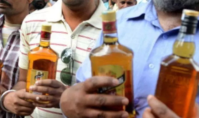 UP : प्रयागराज में जहरीली शराब कांड में बढ़ा मौत का आंकड़ा, अब तक 6 लोगों की गई जान
