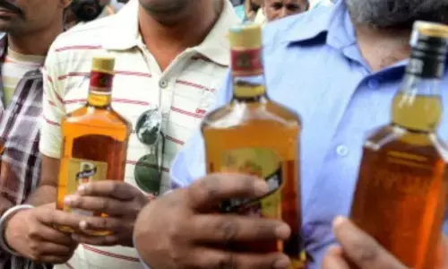 UP : प्रयागराज में जहरीली शराब कांड में बढ़ा मौत का आंकड़ा, अब तक 6 लोगों की गई जान UP : प्रयागराज में जहरीली शराब कांड में बढ़ा मौत का आंकड़ा, अब तक 6 लोगों की गई जान