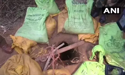 J&K: भारत-PAK बॉर्डर पर मिली सुरंग, नगरोटा एनकाउंटर के आतंकियों ने यहीं से की थी घुसपैठ J&K: भारत-PAK बॉर्डर पर मिली सुरंग, नगरोटा एनकाउंटर के आतंकियों ने यहीं से की थी घुसपैठ