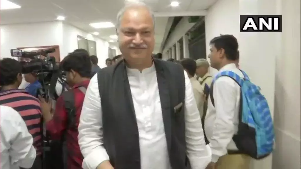 बिहार: कांग्रेस विधायक शकील अहमद खान ने संस्कृत में शपथ लेकर पेश की मिसाल, कहा- ये सभी भाषाओं की माता बिहार: कांग्रेस विधायक शकील अहमद खान ने संस्कृत में शपथ लेकर पेश की मिसाल, कहा- ये सभी भाषाओं की माता