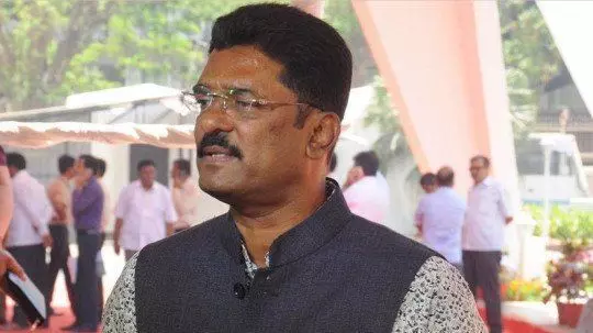 शिवसेना विधायक प्रताप सरनाईक के घर-दफ्तर पर ED की छापेमारी शिवसेना विधायक प्रताप सरनाईक के घर-दफ्तर पर ED की छापेमारी