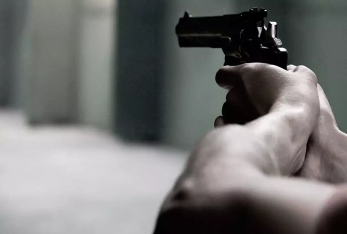 MP : प्रेमी ने महिला कांस्टेबल को मारी गोली, फिर खुद को भी किया शूट, दोनों अस्पताल में भर्ती MP : प्रेमी ने महिला कांस्टेबल को मारी गोली, फिर खुद को भी किया शूट, दोनों अस्पताल में भर्ती