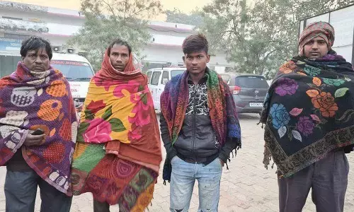बिहार के गोपालगंज में बड़ा हादसा: तेज रफ्तार ट्रक ने एक ही परिवार के 8 लोगों को कुचल दिया, दो महिलाओं की मौके पर ही मौत बिहार के गोपालगंज में बड़ा हादसा: तेज रफ्तार ट्रक ने एक ही परिवार के 8 लोगों को कुचल दिया, दो महिलाओं की मौके पर ही मौत
