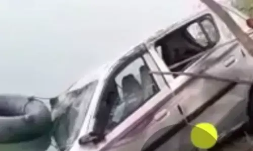 मुजफ्फरनगर के पुरकाजी में बड़ा हादसा, सवारियों समेत कार गंग नहर में समाई मुजफ्फरनगर के पुरकाजी में बड़ा हादसा, सवारियों समेत कार गंग नहर में समाई