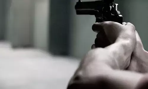 MP : प्रेमी ने महिला कांस्टेबल को मारी गोली, फिर खुद को भी किया शूट, दोनों अस्पताल में भर्ती MP : प्रेमी ने महिला कांस्टेबल को मारी गोली, फिर खुद को भी किया शूट, दोनों अस्पताल में भर्ती