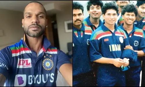 ऑस्ट्रेलिया दौरे से पहले शिखर धवन ने दिखाई टीम इंडिया की नई जर्सी, 1992 वर्ल्ड कप की दिलाती है याद ऑस्ट्रेलिया दौरे से पहले शिखर धवन ने दिखाई टीम इंडिया की नई जर्सी, 1992 वर्ल्ड कप की दिलाती है याद