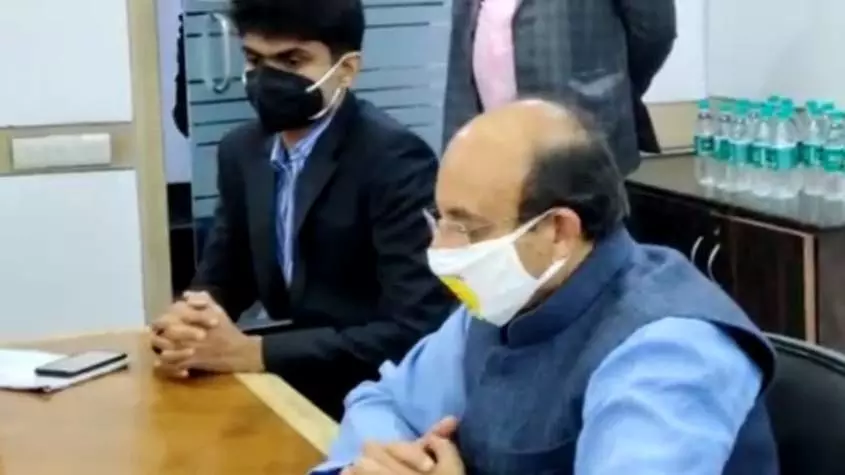 स्वास्थ्य मंत्री जय प्रताप सिंह ने किया कोरोना अस्पताल का दौरा
