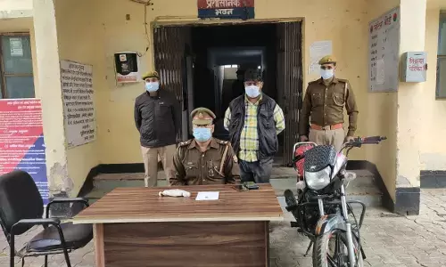 हाथरस पुलिस ने पकड़ा 25000 हजार का इनामी बदमाश अवैध हथियार समेत मुठभेड़ में गिरफ्तार हाथरस पुलिस ने पकड़ा 25000 हजार का इनामी बदमाश अवैध हथियार समेत मुठभेड़ में गिरफ्तार