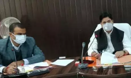 आयुष्मान  भारत की प्रगति ठीक न होने पर डीएम ने जताई नाराजगी