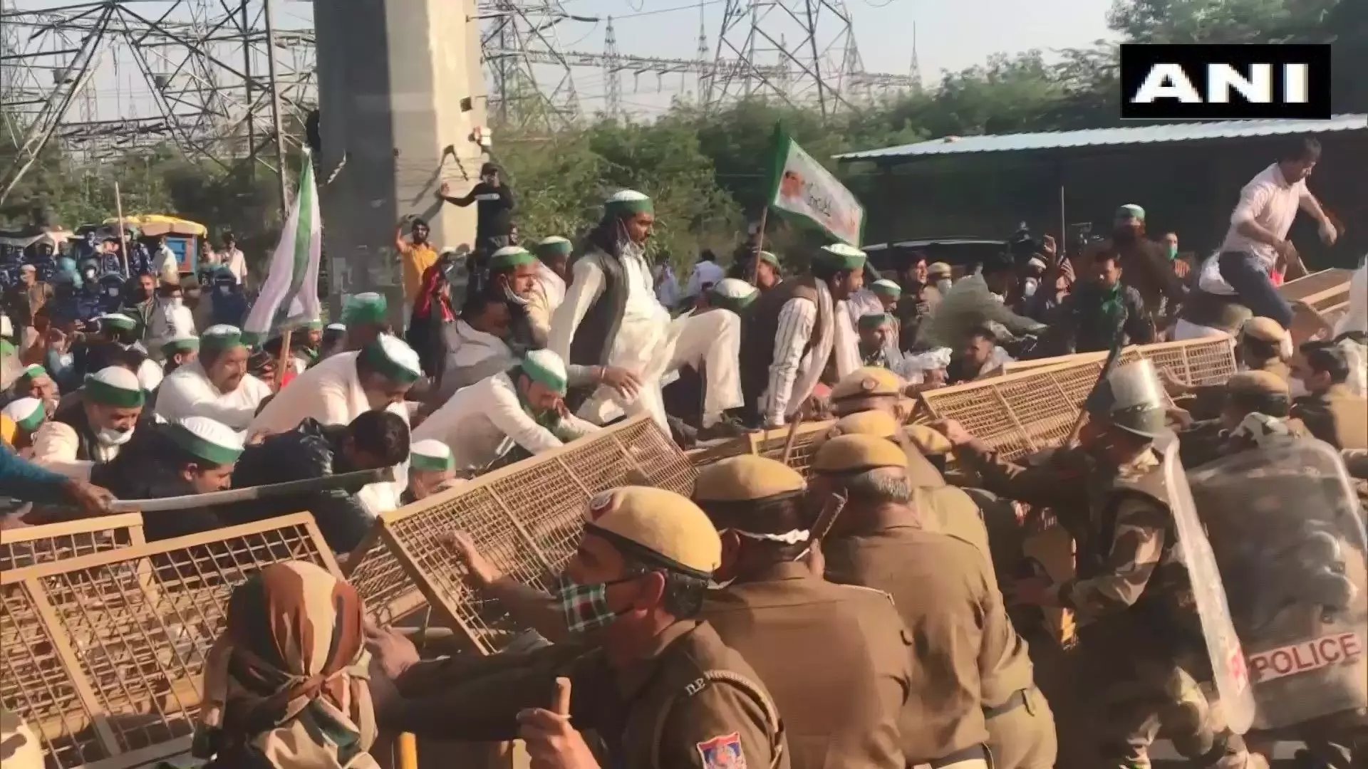 #FarmersProtest : दिल्ली-यूपी गेट पर किसानों का जबरदस्त हंगामा, दिल्ली जाने पर अड़े, भारी संख्या में पुलिस फोर्स मौजूद #FarmersProtest : दिल्ली-यूपी गेट पर किसानों का जबरदस्त हंगामा, दिल्ली जाने पर अड़े, भारी संख्या में पुलिस फोर्स मौजूद