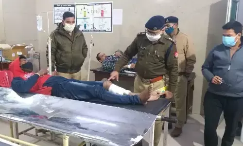 मैनपुरी में पुलिस और बदमाशों के बीच मुठभेड़, फ़र्रूख़ाबाद के कुख्यात बदमाश भोला राठौर को लगी गोली मैनपुरी में पुलिस और बदमाशों के बीच मुठभेड़, फ़र्रूख़ाबाद के कुख्यात बदमाश भोला राठौर को लगी गोली