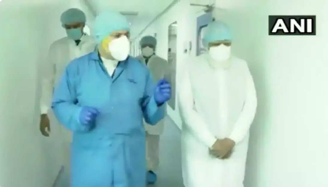 अहमदाबाद : जाइडस के प्लांट पहुंचे PM मोदी ने COVID वैक्सीन की ली जानकारी अहमदाबाद : जाइडस के प्लांट पहुंचे PM मोदी ने COVID वैक्सीन की ली जानकारी