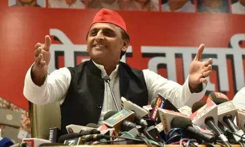 यूपी: समाजवादी पार्टी ने बसपा और कांग्रेस में लगाई सेंध, 4 पूर्व विधायक व 2 पूर्व सांसद सपा में हुए शामिल यूपी: समाजवादी पार्टी ने बसपा और कांग्रेस में लगाई सेंध, 4 पूर्व विधायक व 2 पूर्व सांसद सपा में हुए शामिल
