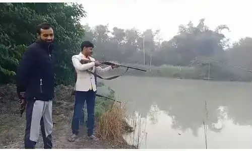 सुल्तानपुर में हर्ष फायरिंग का वीडियो वायरल सुल्तानपुर में हर्ष फायरिंग का वीडियो वायरल