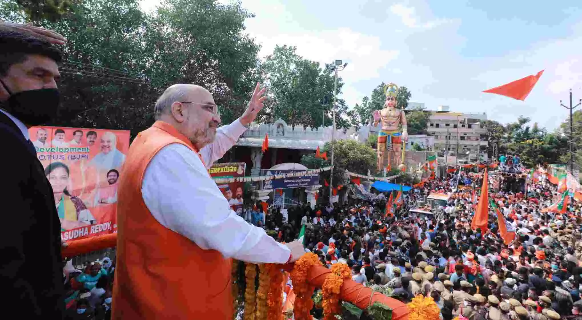 गृह मंत्री अमित शाह ने हैदराबाद में किया रोड शो, भारत माता की जय के लगे नारे