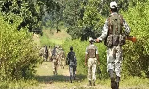 छत्तीसगढ़ के सुकमा में नक्सली हमला, CRPF का एक अधिकारी शहीद, 9 जवान घायल छत्तीसगढ़ के सुकमा में नक्सली हमला, CRPF का एक अधिकारी शहीद, 9 जवान घायल