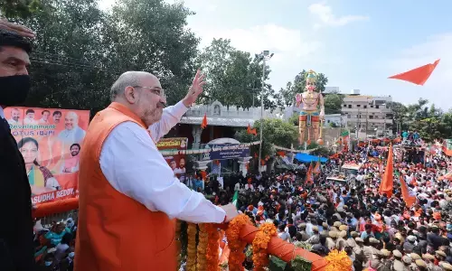 गृह मंत्री अमित शाह ने हैदराबाद में किया रोड शो, भारत माता की जय के लगे नारे