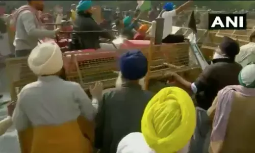 Farmer Protest: गाजीपुर बॉर्डर पर किसानों का हंगामा, नड्डा के घर केंद्रीय मंत्रियों की बैठक, शाह-राजनाथ भी पहुंचे