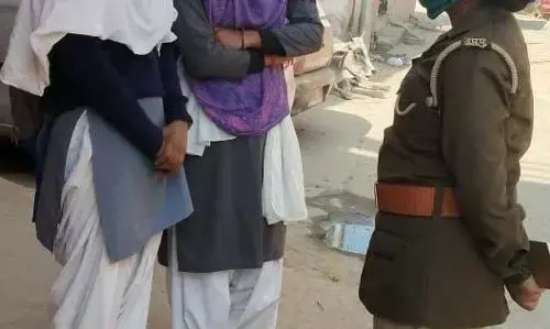 एंटी रोमियों टीम ने चलाया जागरूकता अभियान एंटी रोमियों टीम ने चलाया जागरूकता अभियान