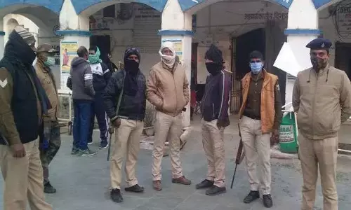 बिहार : सनकी पति ने पत्नी व पांच बच्चों को काटा, फिर खुद भी खाया जहर बिहार : सनकी पति ने पत्नी व पांच बच्चों को काटा, फिर खुद भी खाया जहर