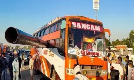 राजस्थान में दर्दनाक हादसा: चलती बस में घुसा 80 फीट लंबा गैस पाइप, 1 यात्री की गर्दन कटी 1 का सिर फटा..