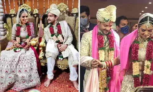 गर्लफ्रेंड श्वेता संग शादी के बंधन में बंधे सिंगर आदित्य नारायण, देखिए- Wedding Photos गर्लफ्रेंड श्वेता संग शादी के बंधन में बंधे सिंगर आदित्य नारायण, देखिए- Wedding Photos