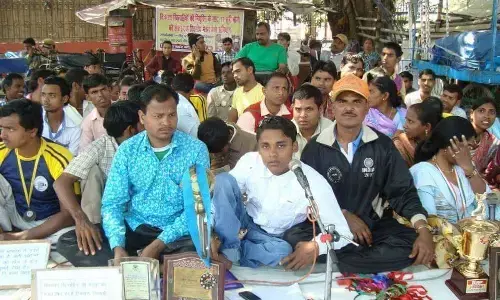 рджрд┐рд╡реНрдпрд╛рдВрдЧреЛрдВ рдХреЗ рд▓рд┐рдП рдкреНрд░реЗрд░рдгрд╛ рдФрд░ рдпреБрд╡рд╛рдУрдВ рдХреЗ рд▓рд┐рдП рдЖрдИрдирд╛ рд╣реИреИрдВ, рддрд┐рд░рдВрдЧрд╛ рдореИрди рдирд╛рдо рд╕реЗ рдорд╢рд╣реВрд░ рдЦрд┐рд▓рд╛рдбрд╝реА рдЕрдиреБрд░рд╛рдЧ рдЪрдиреНрджреНрд░ рджрд┐рд╡реНрдпрд╛рдВрдЧреЛрдВ рдХреЗ рд▓рд┐рдП рдкреНрд░реЗрд░рдгрд╛ рдФрд░ рдпреБрд╡рд╛рдУрдВ рдХреЗ рд▓рд┐рдП рдЖрдИрдирд╛ рд╣реИреИрдВ, рддрд┐рд░рдВрдЧрд╛ рдореИрди рдирд╛рдо рд╕реЗ рдорд╢рд╣реВрд░ рдЦрд┐рд▓рд╛рдбрд╝реА рдЕрдиреБрд░рд╛рдЧ рдЪрдиреНрджреНрд░