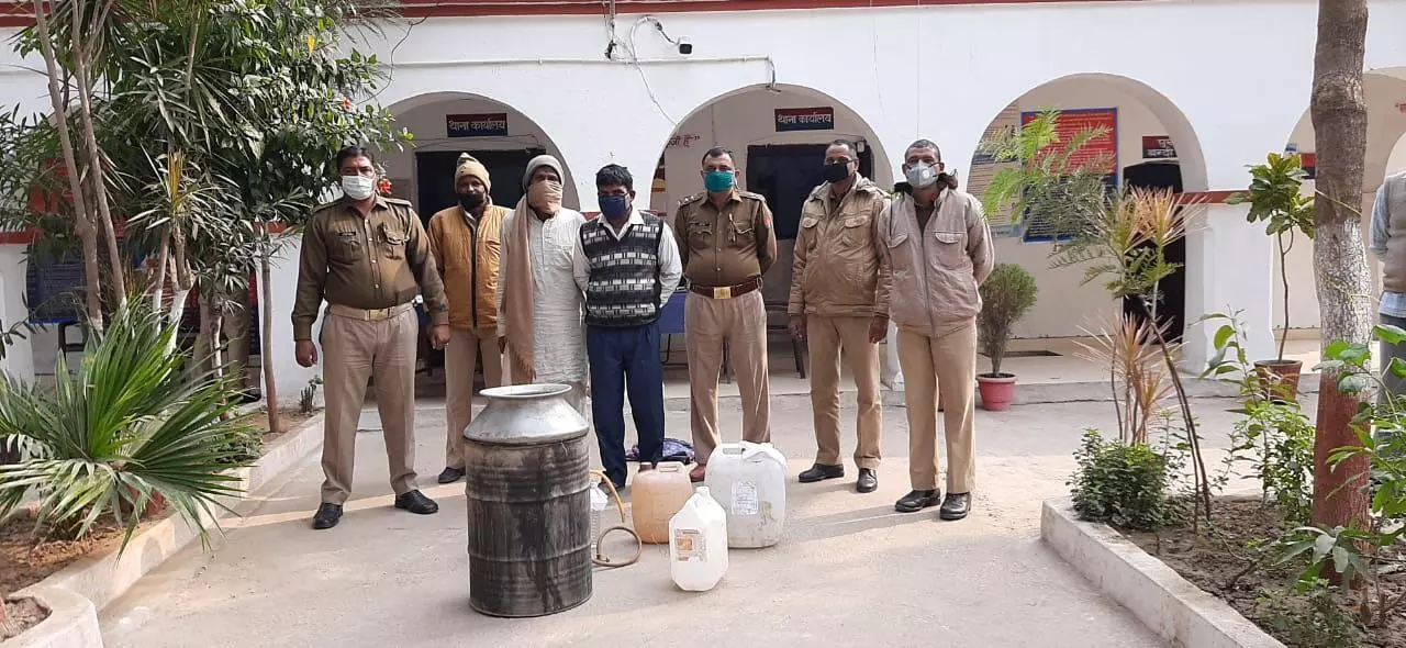 सहारनपुर पुलिस को मिली बड़ी सफलता, कच्ची शराब की कसीदगी करते दो आरोपी चढ़े पुलिस के हत्थे