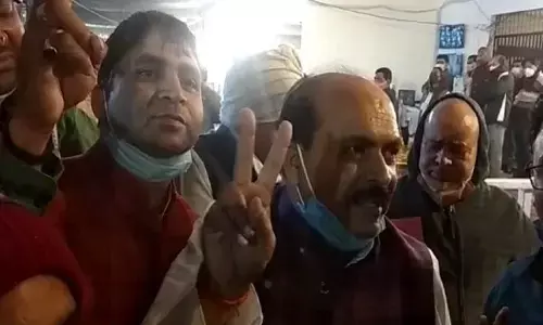 यूपी में मोदी और योगी के क्षेत्र में बीजेपी की हार, सपा और शर्मा गुट ने मारी बाजी