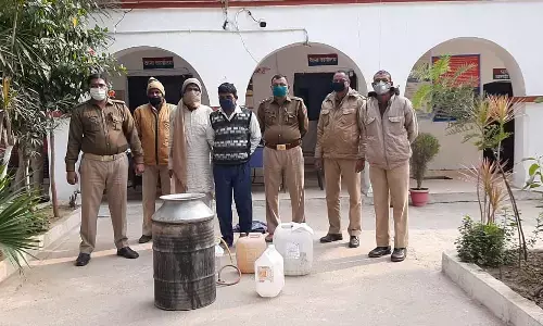 सहारनपुर पुलिस को मिली बड़ी सफलता, कच्ची शराब की कसीदगी करते दो आरोपी चढ़े पुलिस के हत्थे सहारनपुर पुलिस को मिली बड़ी सफलता, कच्ची शराब की कसीदगी करते दो आरोपी चढ़े पुलिस के हत्थे