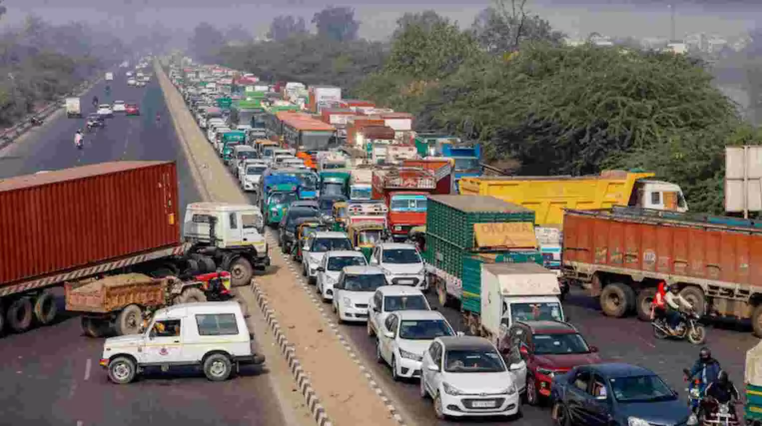 ट्रैफिक अपडेट्स: किसानों ने किया नहीं हटने का फैसला, जानें- दिल्ली-NCR में कौन-कौन से बॉर्डर बंद