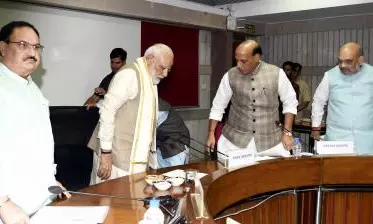 किसानों संग चर्चा से पहले पीएम मोदी संग अहम बैठक, अमित शाह-राजनाथ सिंह, नरेंद्र सिंह तोमर मौजूद! किसानों संग चर्चा से पहले पीएम मोदी संग अहम बैठक, अमित शाह-राजनाथ सिंह, नरेंद्र सिंह तोमर मौजूद!