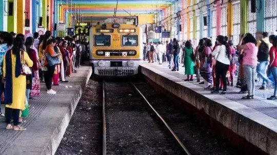 रेलवे इन 500 ट्रेनों और  10 हजार रेलवे स्टॉपेज को बंद करने कर सकती है