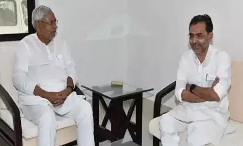 नीतीश से मिले कुशवाहा, बिहार की सियासत में होगा बड़ा उलटफेर नीतीश से मिले कुशवाहा, बिहार की सियासत में होगा बड़ा उलटफेर